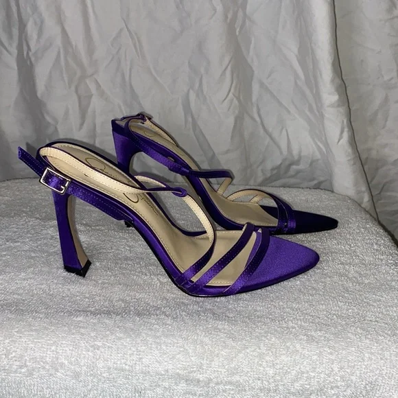 Jessica Simpson Pyine strappy heels NWOT sz. 7. Purple, triangular heel - Picture 2 of 7
